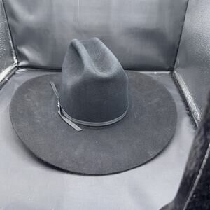 black Bailey felt cowboy hat, Made from beaver fur. Rancher 7x 6 3/4” #39580